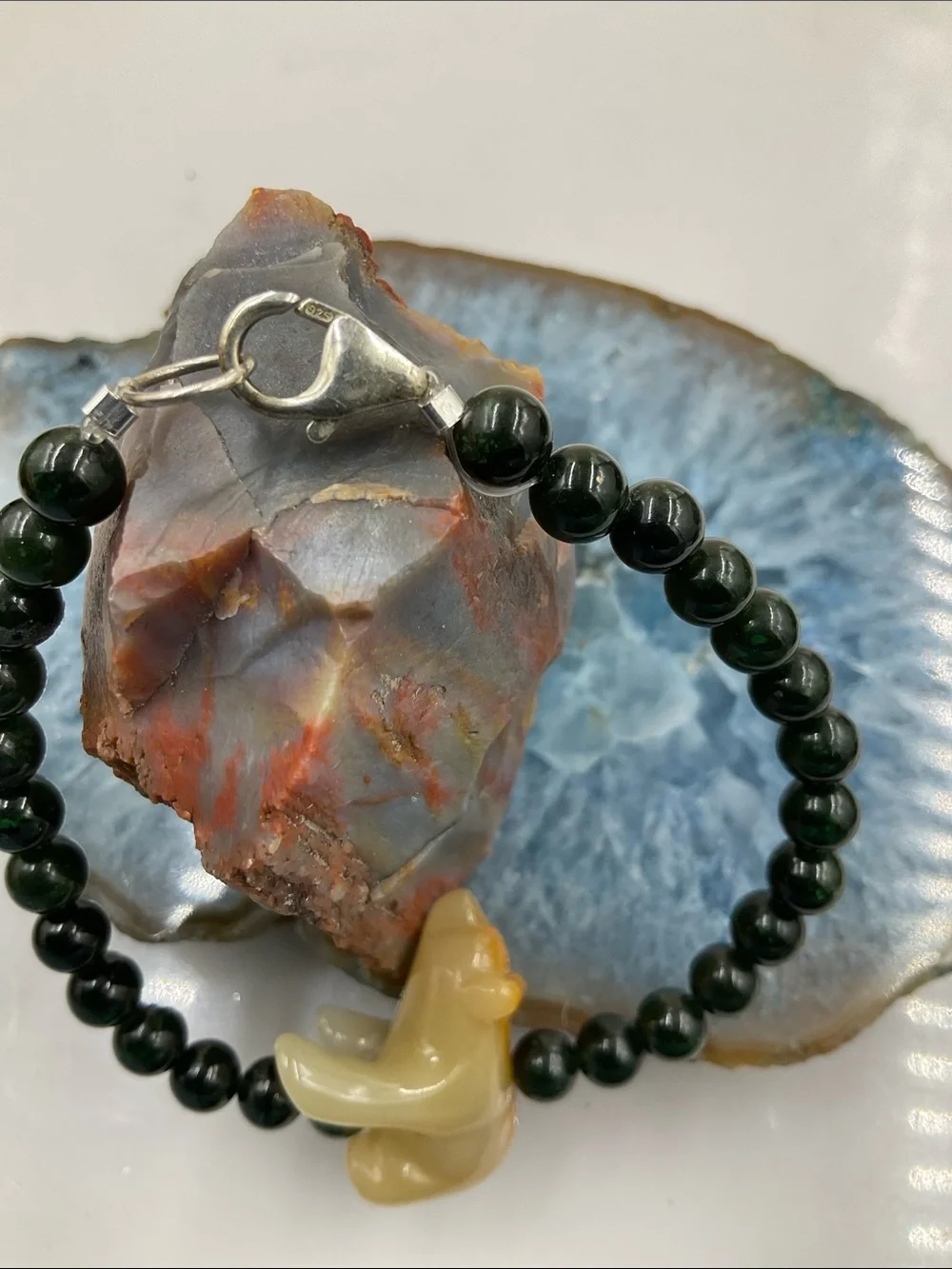 8” Dark Green Jade Beaded Bracelet Featuring A Carved Marble Polar Bear